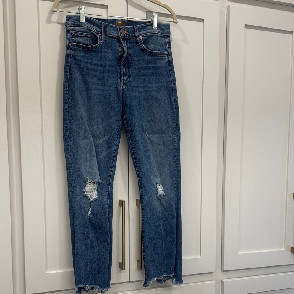MOTHER jeans
Size 29
The Insider Crop step chew
Wash- Dancing on Coals
EUC